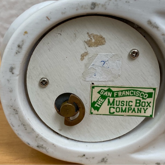 Vintage San Francisco Music Box Co. Blue & White Porcelain Musical Figurine - Picture 13 of 13